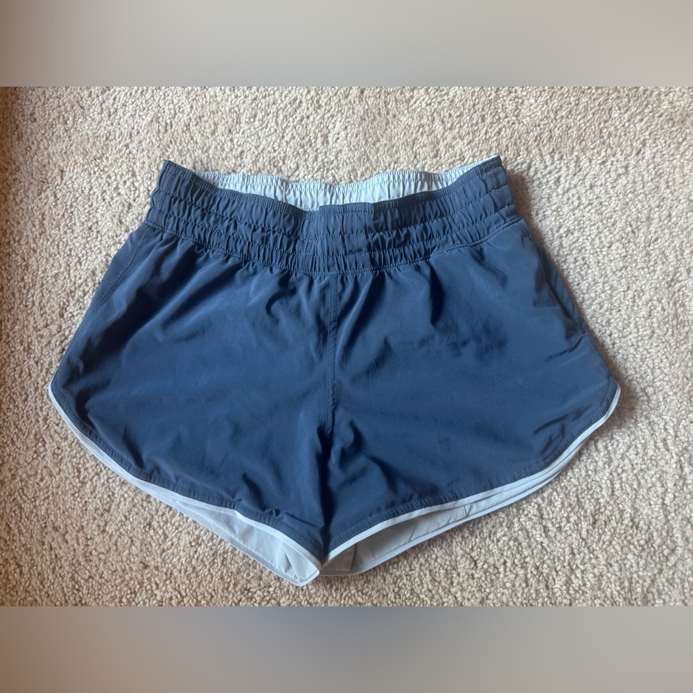 Lululemon Choose a Side Reversible Mid-Rise Short 3” Size 4